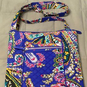 VERA BRADLEY CROSSBODY IN ROMANTIC PAISLEY PATTERN - NEW WITHOUT TAGS